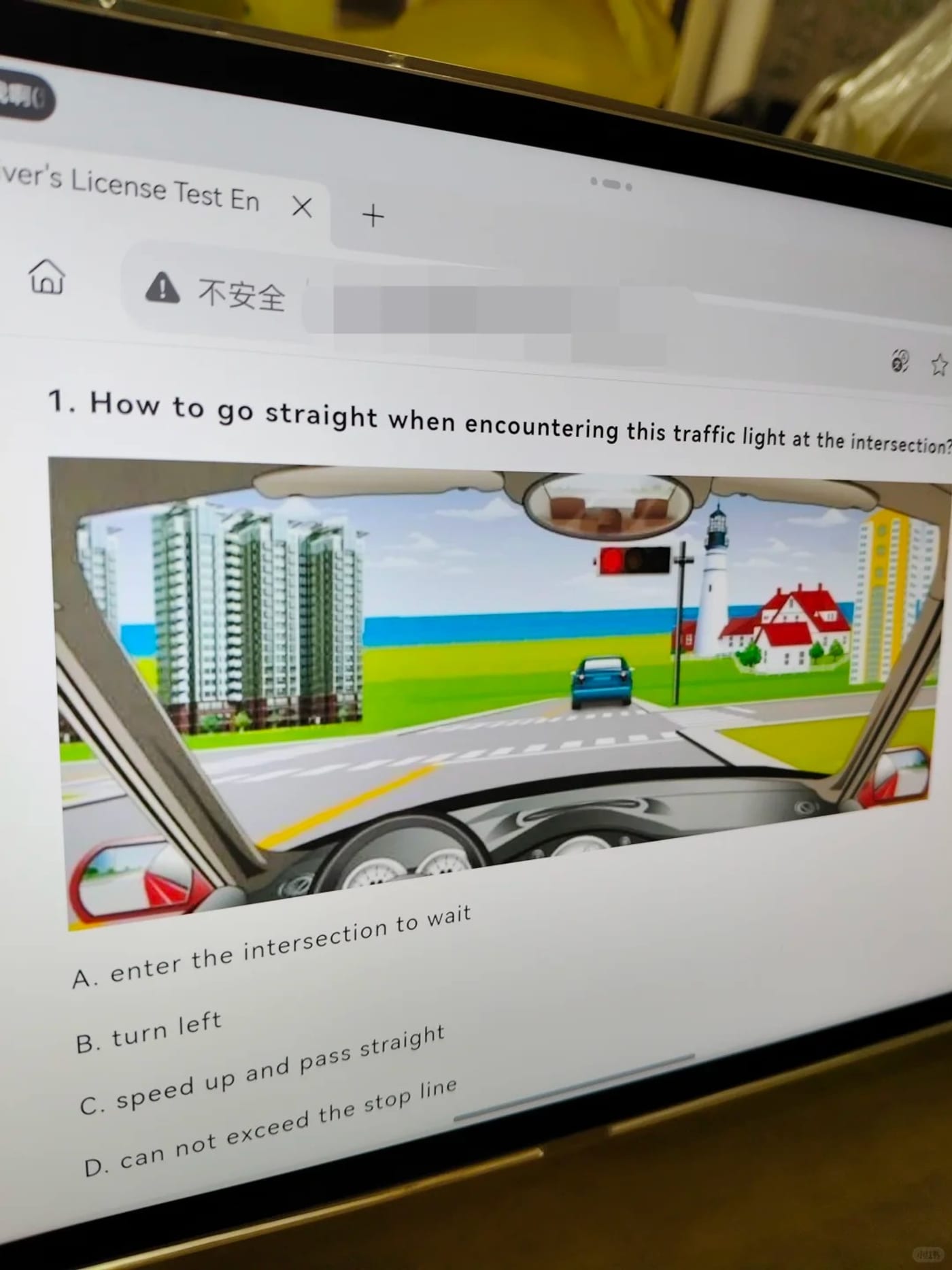 An English-language Chinese driving theory practice question on a tablet, asking how to go straight at an intersection with the pictured traffic light, with four multiple-choice answers.