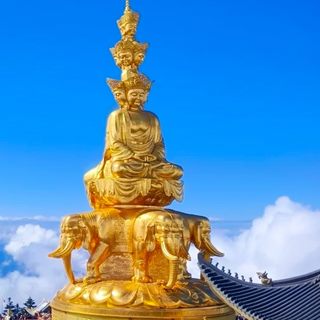 The 48m gilded ten-direction Samantabhadra statue on the Golden Summit of Mount Emei above the cloud sea.